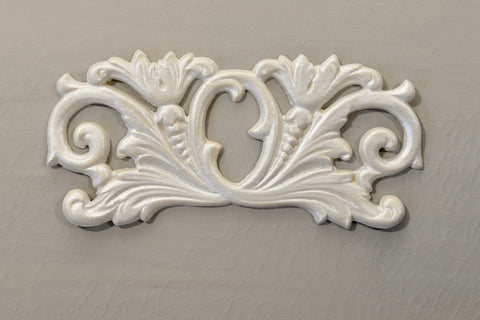 P17 – Neoclassical Floral Scroll