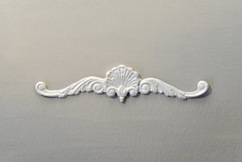 P11 – Shell and Leaf Pediment
