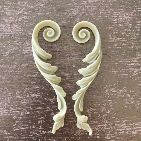 SC16 – Small Neoclassical Scrolls