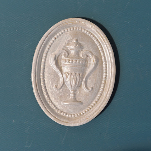 R11 – Federal Urn in oval
