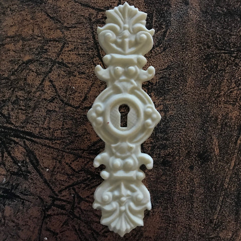 E3 – Large Neo Classic Escutcheon