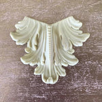 L4 – Acanthus and Bead Leg
