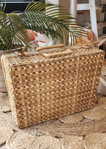 Rattan vintage picnic basket
